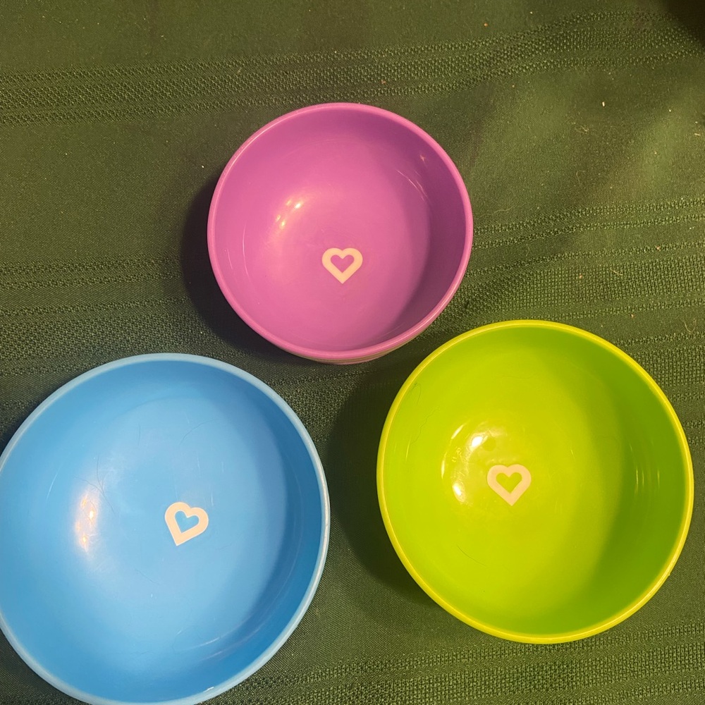 Munchkin stay put bowl Set blue purple green